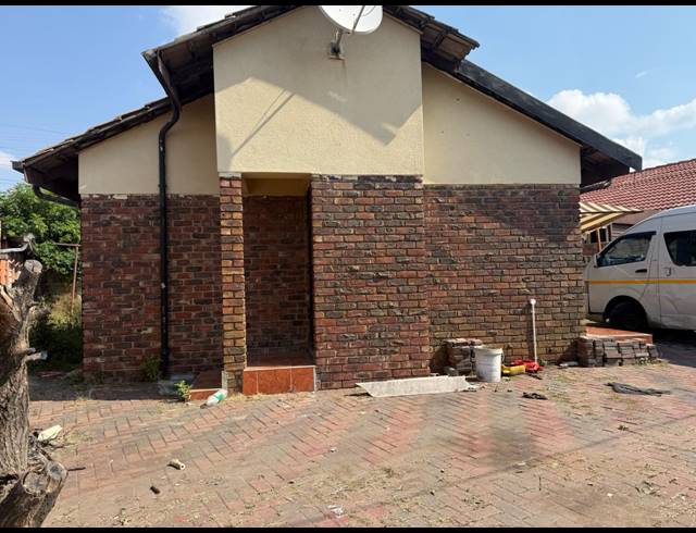 3 BEDROOM HOUSE FOR SALE IN BOITEKONG
